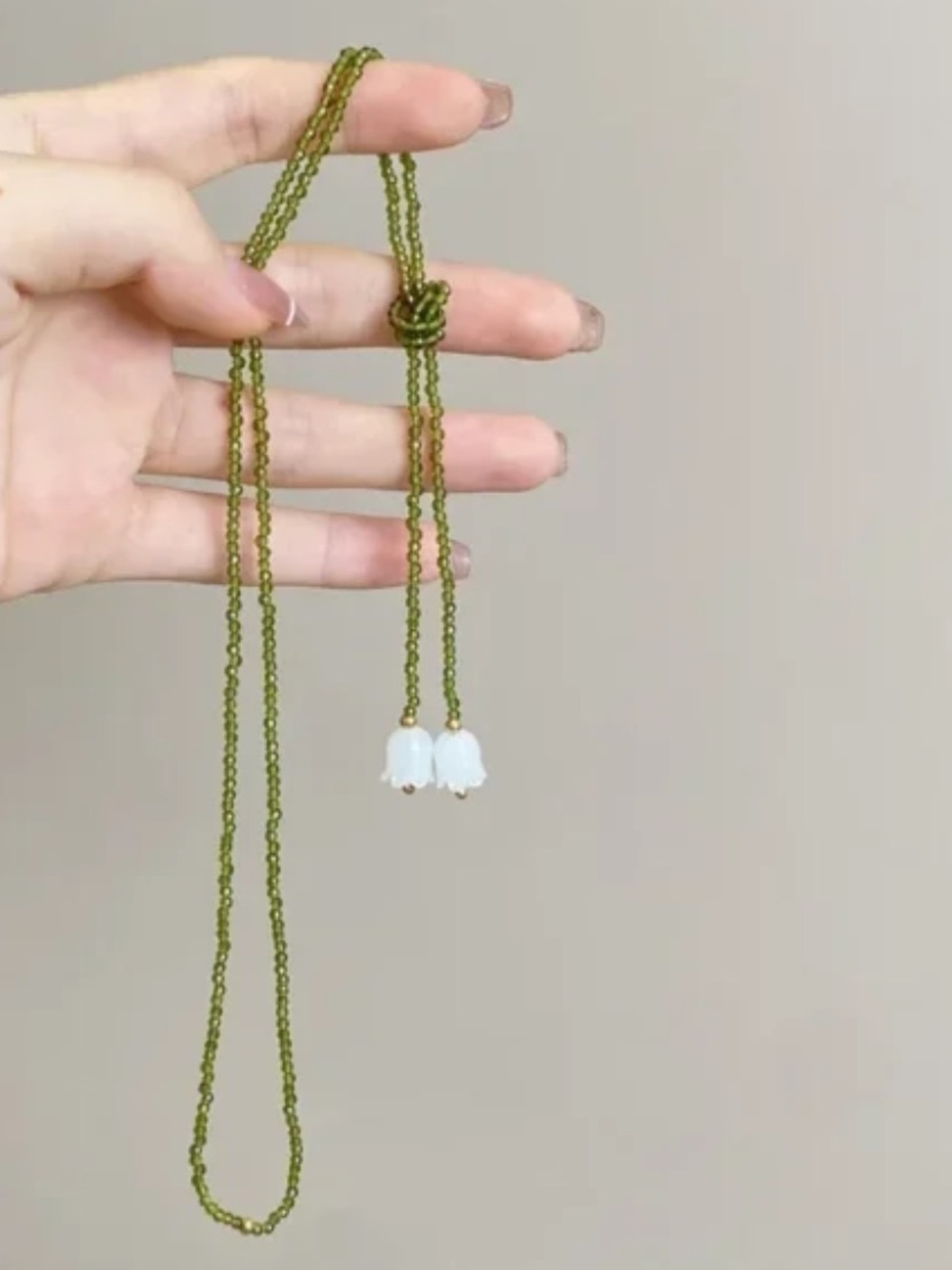 French Style Retro Olive Green Beaded Choker with Lily of the Valley Pendant - Picture 3 of 8